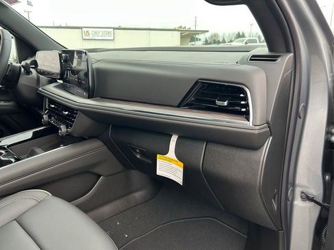 New 2026 Chevrolet Suburban Premier image 26