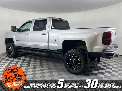 Used 2017 Chevrolet Silverado 2500 LT AWD/4WD image 9
