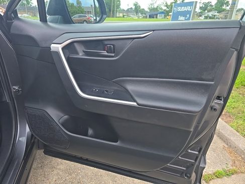 Used 2022 Toyota RAV4 LE AWD/4WD image 35