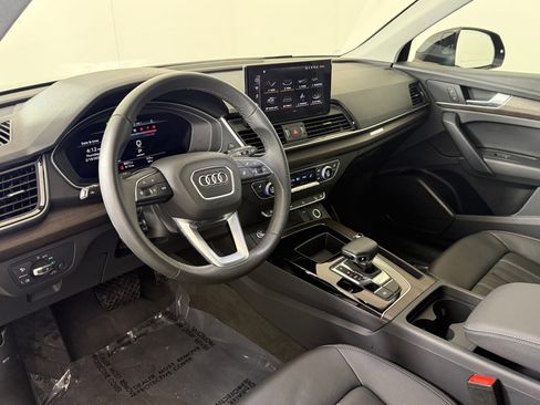 Used 2025 Audi Q5 2.0T Premium w/ Convenience Plus Package image 4