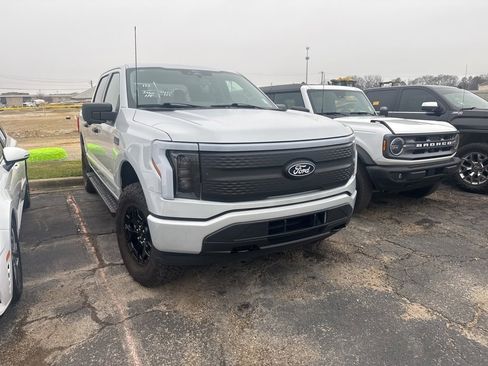 Used 2025 Ford F150 Lightning XLT image 2