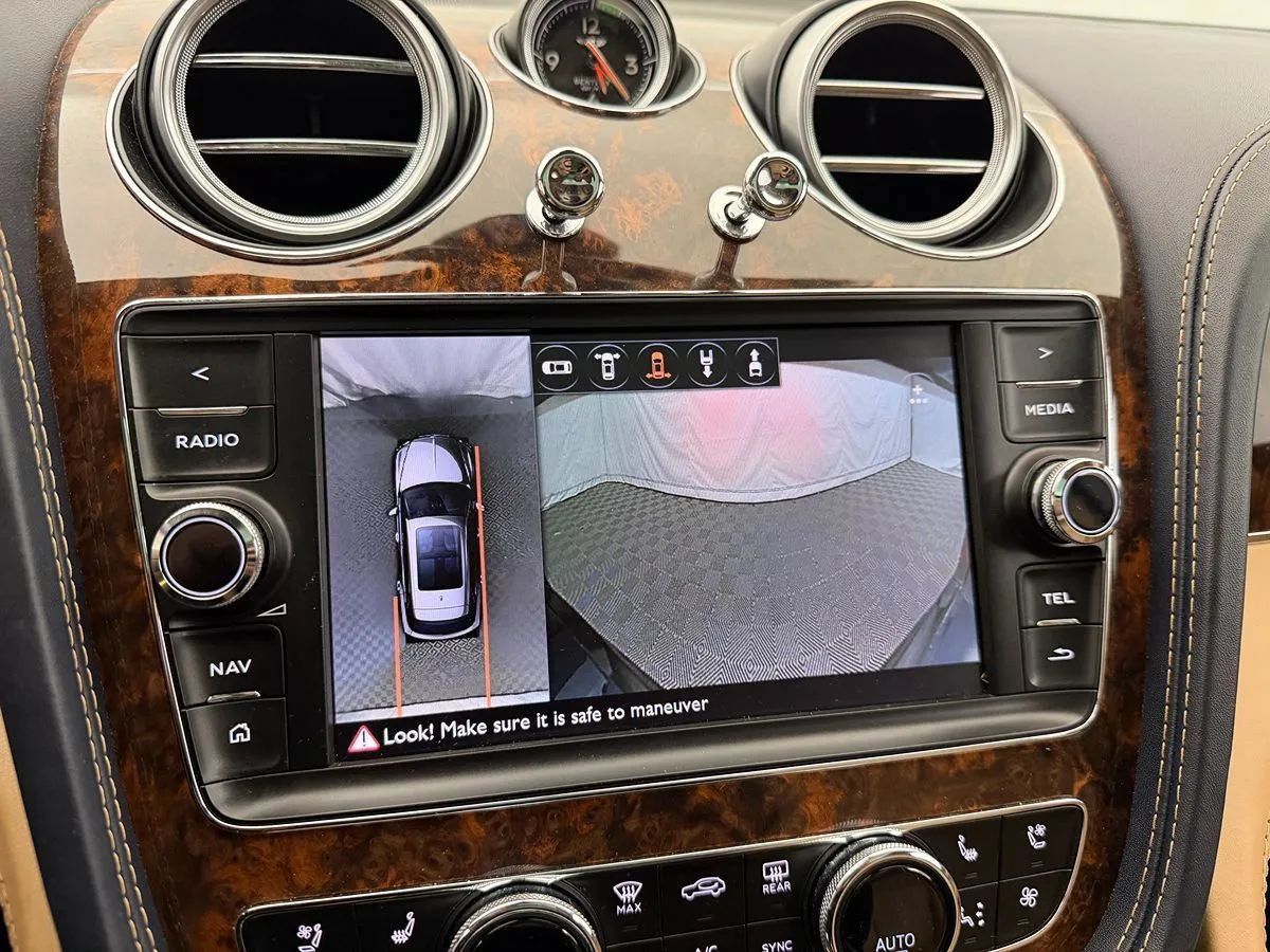 Used 2017 Bentley Bentayga AWD/4WD image 24