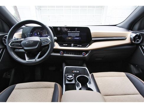Used 2026 Chevrolet Equinox ACTIV w/ Convenience Package III FWD image 9