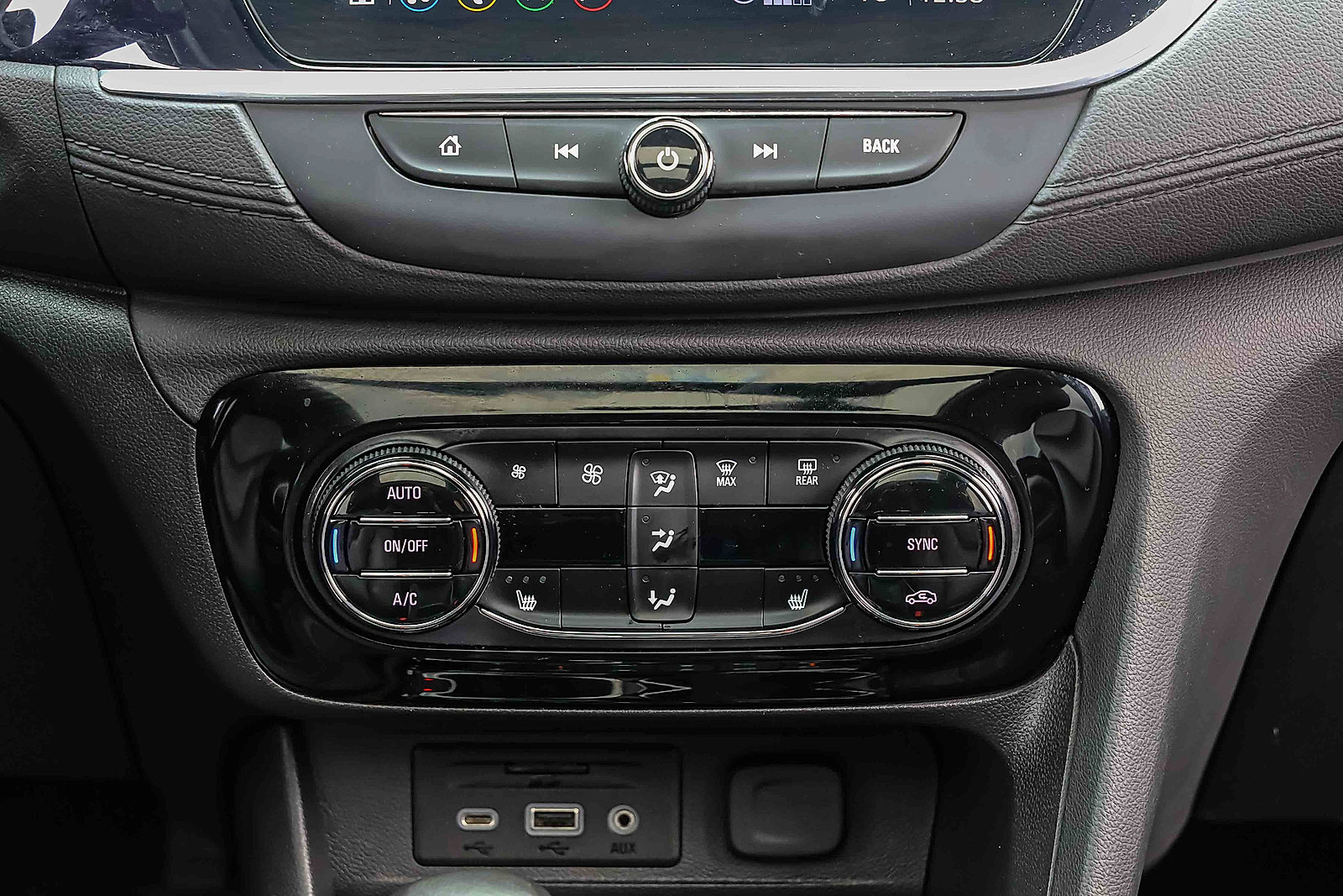 Used 2023 Buick Encore GX Essence w/ Advanced Technology Package AWD/4WD image 12