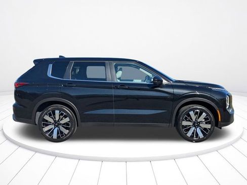 New 2026 Mitsubishi Outlander SE FWD image 2