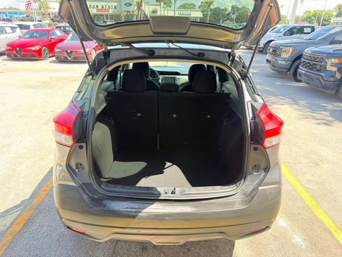 Used 2019 Nissan Kicks SV FWD image 7