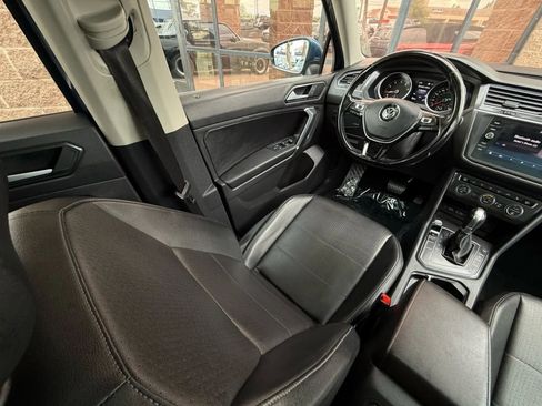 Used 2018 Volkswagen Tiguan SE w/ Panoramic Sunroof Package image 46