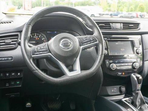 Used 2019 Nissan Rogue SV AWD/4WD image 14
