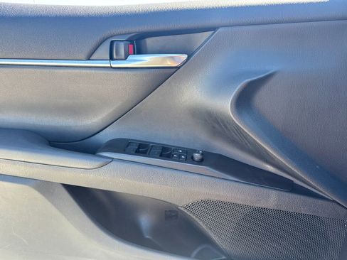 Used 2024 Toyota Camry SE image 18