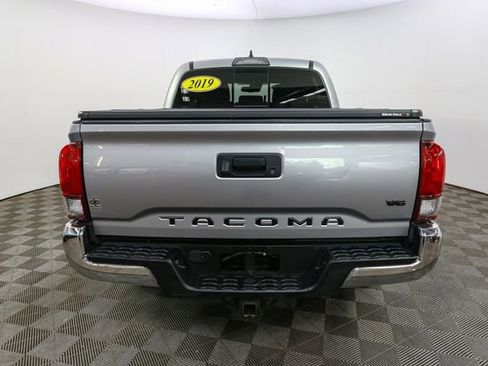 Used 2019 Toyota Tacoma TRD Off-Road AWD/4WD image 10