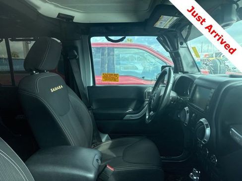 Used 2015 Jeep Wrangler Unlimited Sahara w/ Connectivity Group AWD/4WD image 14