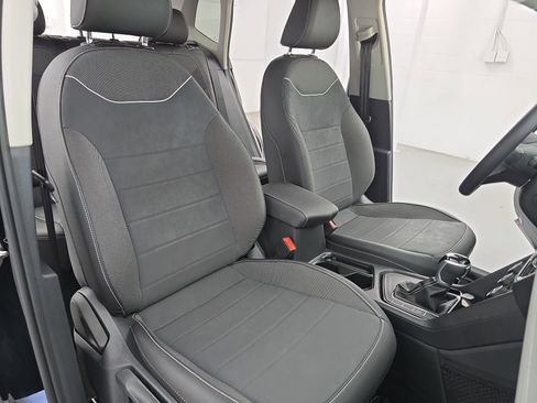 Certified 2024 Volkswagen Taos SE FWD image 10