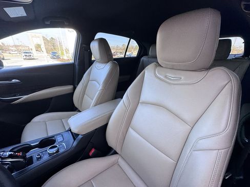 Used 2025 Cadillac XT4 Premium Luxury image 11