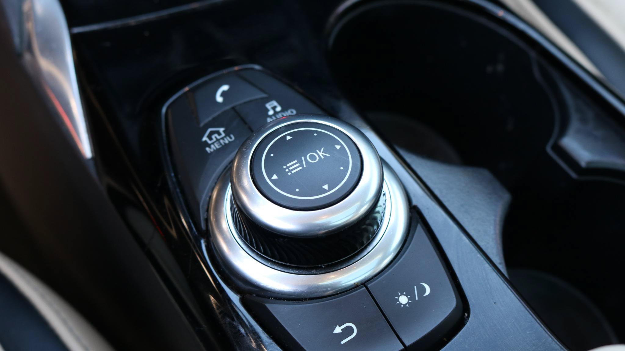 Used 2019 INFINITI QX30 FWD image 17