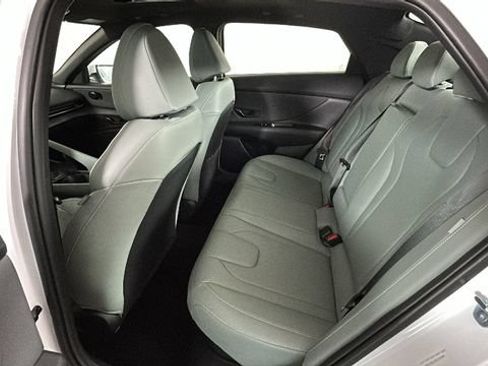 Certified 2025 Hyundai Elantra Limited FWD image 27