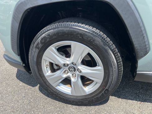 Used 2019 Toyota RAV4 XLE w/ Convenience Package FWD image 11