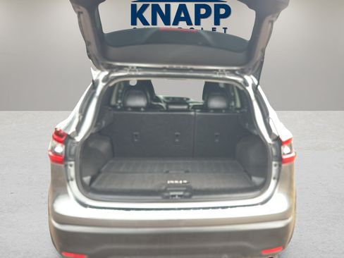 Used 2022 Nissan Rogue Sport SL FWD image 21