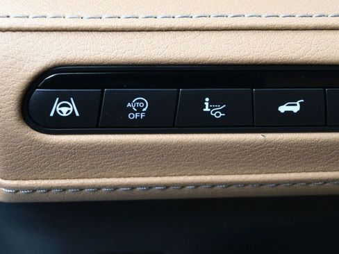 Used 2025 INFINITI QX80 Sensory image 7