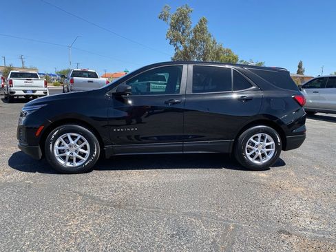Used 2023 Chevrolet Equinox LS w/ LS Convenience Package FWD image 3
