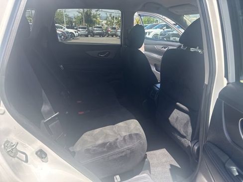 Used 2015 Nissan Rogue SV w/ SV Premium Package FWD image 13