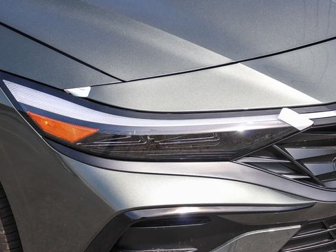 New 2026 Hyundai Elantra Limited image 4