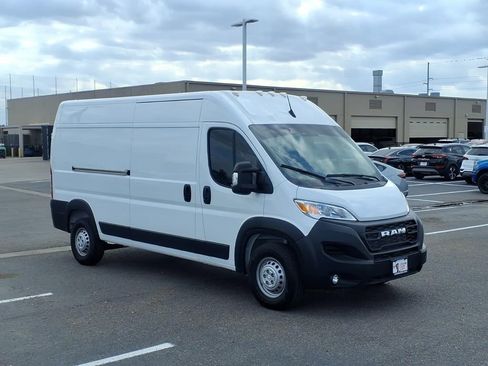 Used 2025 RAM ProMaster 2500 w/ Premium Convenience Group image 7