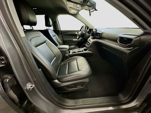 Used 2024 Ford Explorer XLT w/ Equipment Group 202A image 34