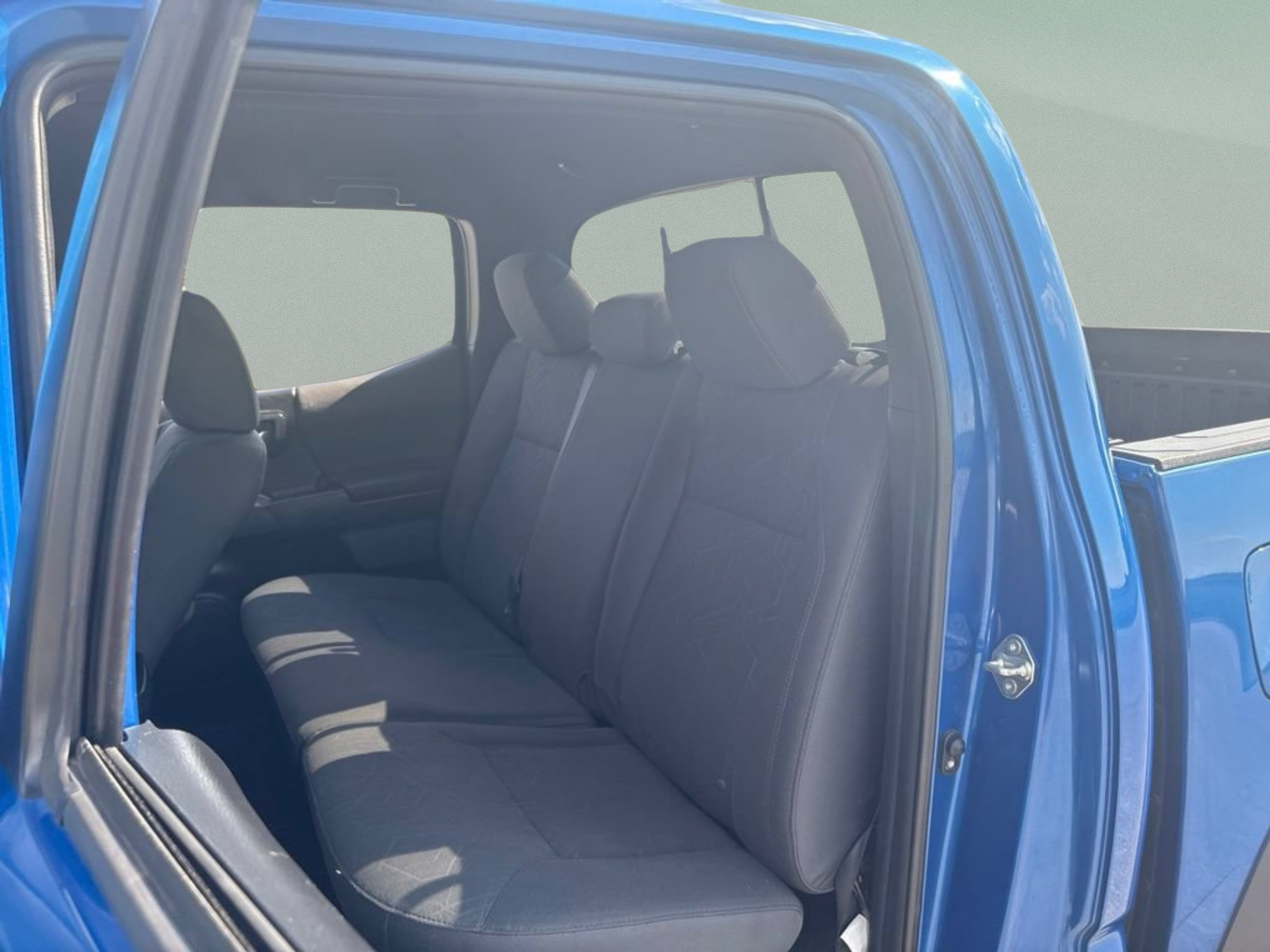 Used 2018 Toyota Tacoma TRD Off-Road AWD/4WD image 21