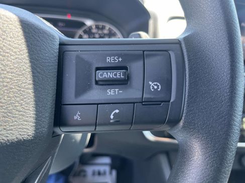Used 2025 Nissan Rogue S FWD image 17