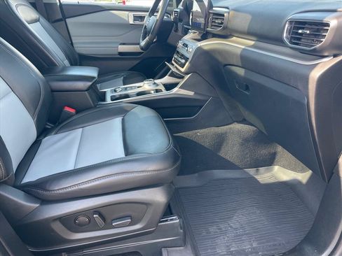 Used 2023 Ford Explorer XLT w/ Equipment Group 202A AWD/4WD image 29