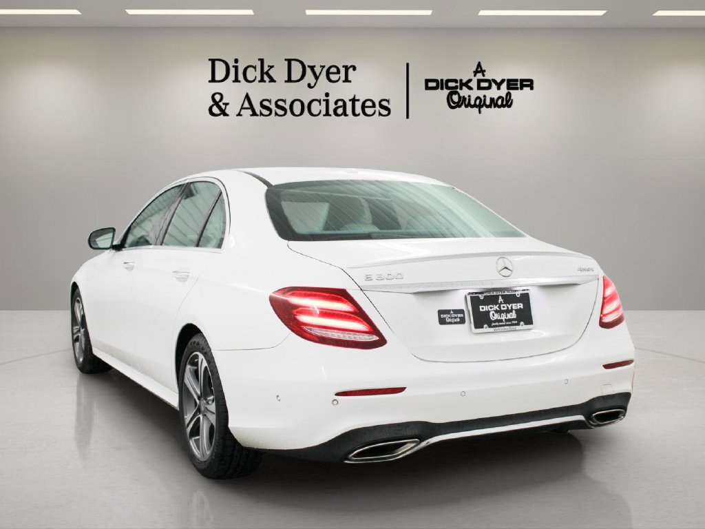 Used 2017 Mercedes-Benz E 300 4MATIC image 9