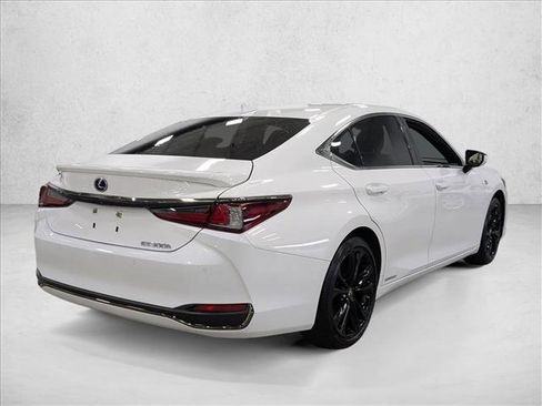 Used 2022 Lexus ES 300h F Sport image 5