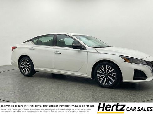 Used 2025 Nissan Altima 2.5 SV image 1
