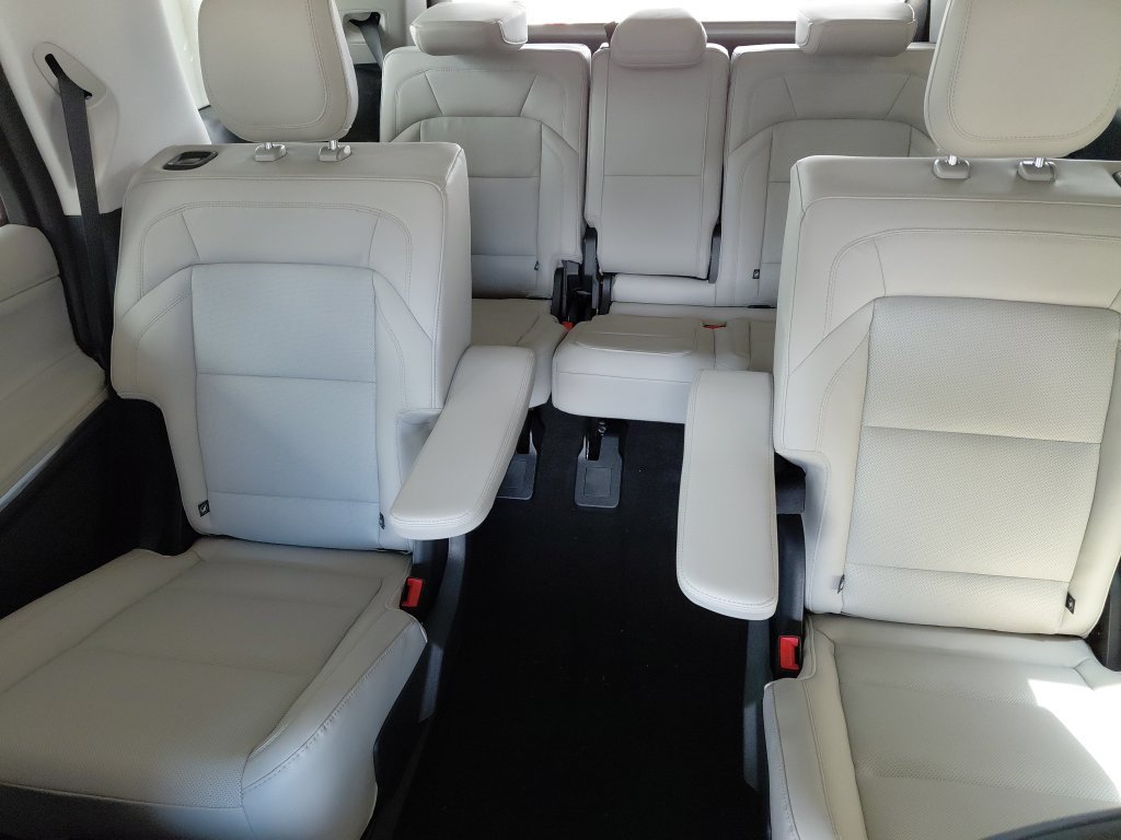 New 2026 Lincoln Navigator Premiere AWD/4WD image 19