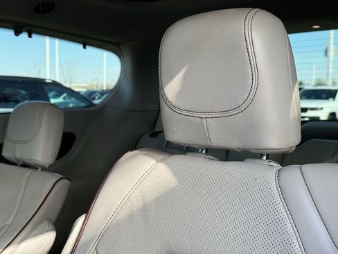 Used 2017 Chrysler Pacifica Limited FWD image 34