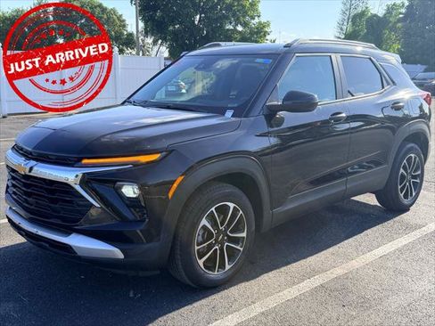 Used 2026 Chevrolet TrailBlazer LT FWD image 2