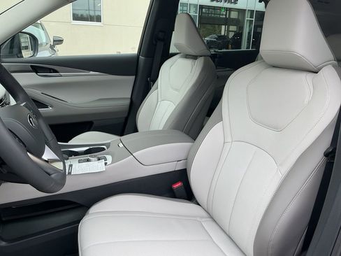 New 2026 INFINITI QX60 Luxe w/ Family Package image 21