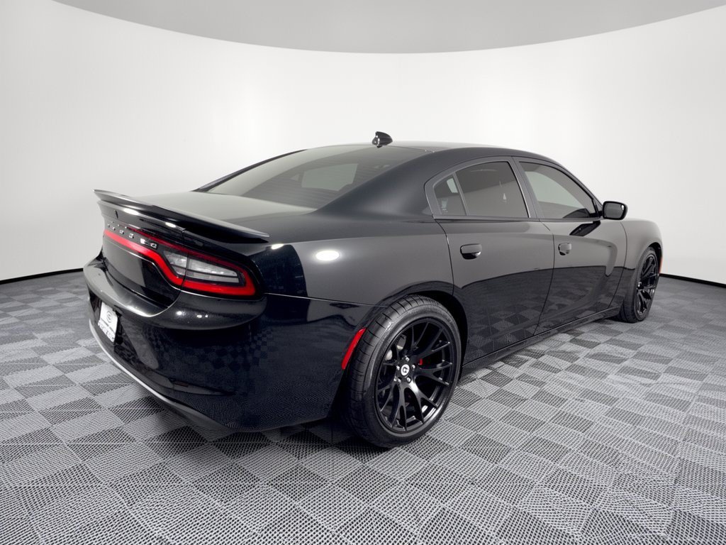 Used 2017 Dodge Charger R/T w/ Navigation & Travel Group RWD image 9