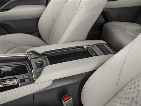 New 2026 Toyota Grand Highlander Hybrid MAX Platinum image 10