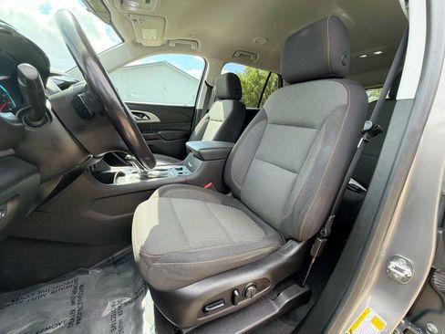 Used 2019 Chevrolet Traverse LT FWD image 13