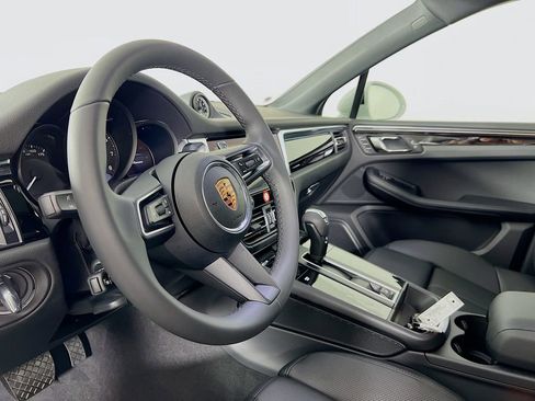 New 2026 Porsche Macan image 4