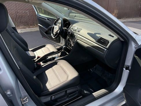 Used 2018 Volkswagen Passat 2.0T SE w/ SE Lighting Package image 14