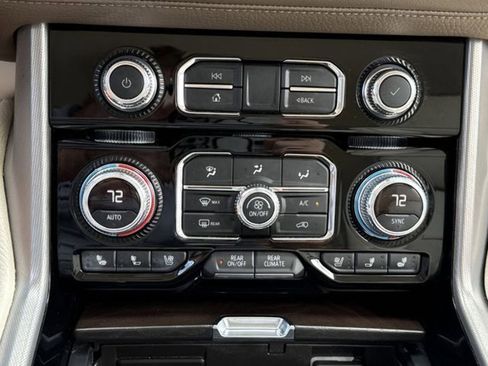 Used 2022 GMC Yukon XL Denali RWD image 12