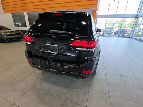 Used 2018 Jeep Grand Cherokee Altitude AWD/4WD image 11