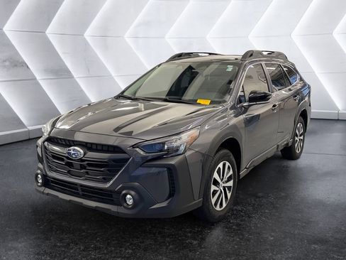Used 2025 Subaru Outback Premium image 3