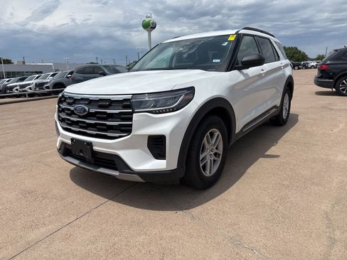Used 2025 Ford Explorer Active RWD image 3