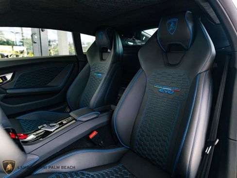 Used 2021 Lamborghini Huracan EVO image 23