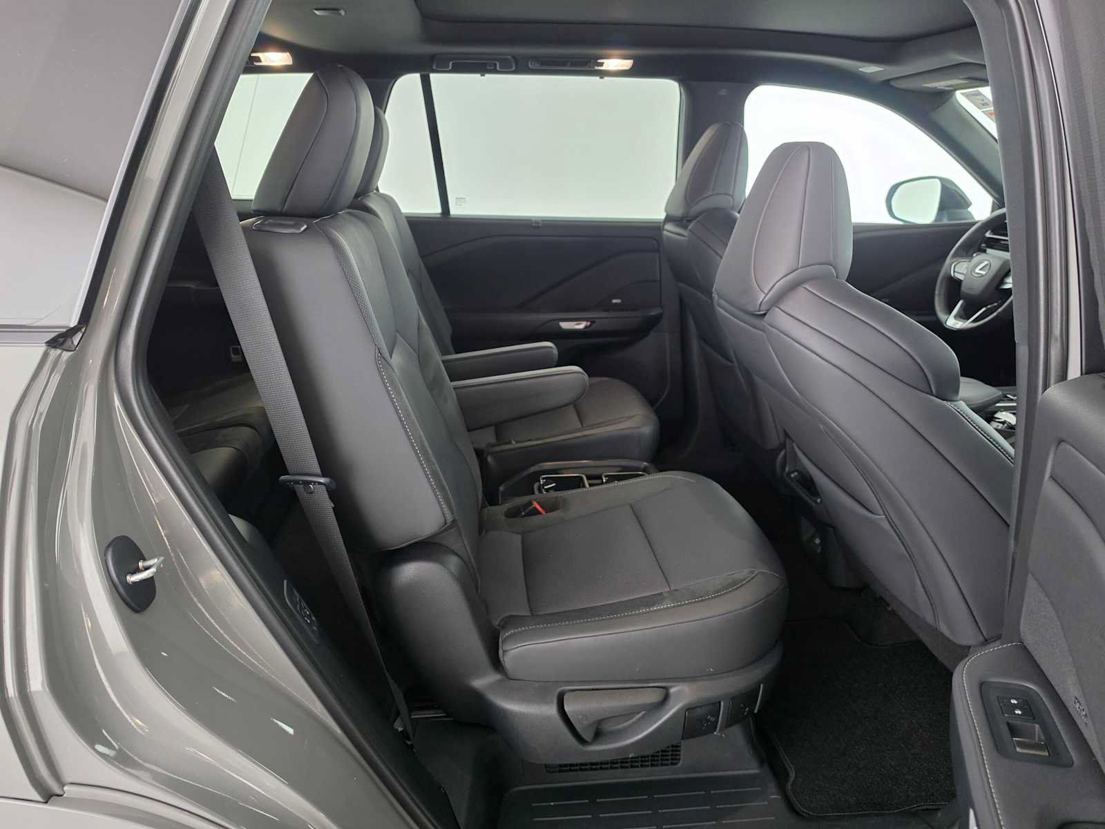 Used 2026 Lexus TX 500h AWD w/ Technology Package image 12