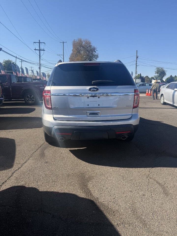 Used 2015 Ford Explorer XLT w/ Equipment Group 202A AWD/4WD image 15