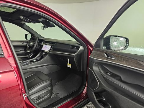 New 2026 Jeep Grand Cherokee L Limited w/ Limited Altitude Package image 37